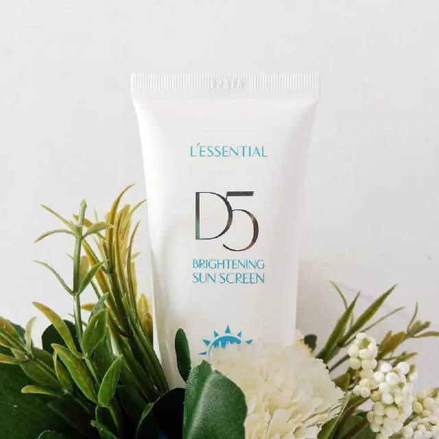L'ESSENTIAL D5 Brightening Sunscreen SPF50+ PA++++ review photo by yunzie
