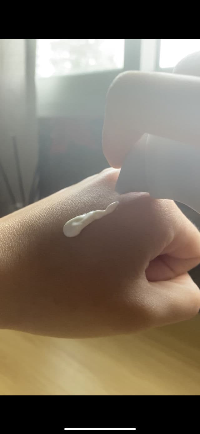 SKIN1004 Madagascar Centella Hyalu-Cica Water-Fit Sun Serum SPF50+ PA++++ review photo by nurulhzwanie