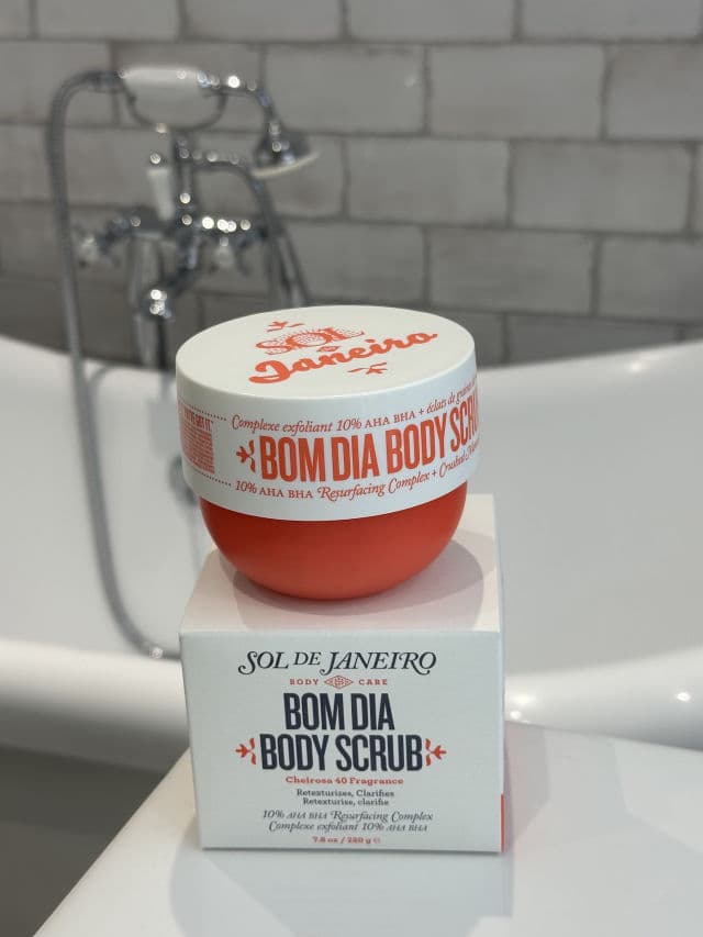 Sol de Janeiro Bom Dia Body Scrub review photo by luka