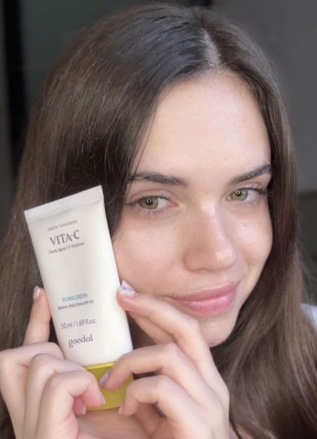 GOODAL Green Tangerine Vita-C Dark Spot UV Defense Sunscreen SPF 50 review photo by Mireiia