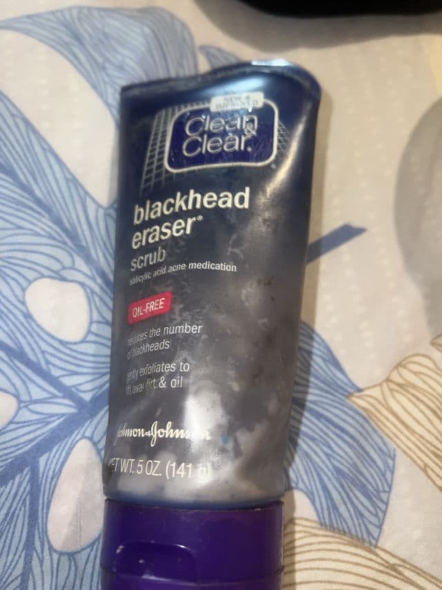Clean & Clear Blackhead Eraser Scrub review photo by Godblessnisha