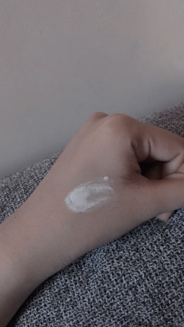 Olay Natural White Whitening Cream Pinkish Fairness with UV Protection review photo by Acresy