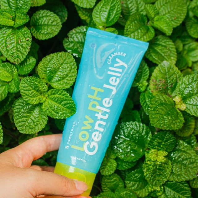 Somethinc Low pH Gentle Jelly Cleanser review photo by Adis