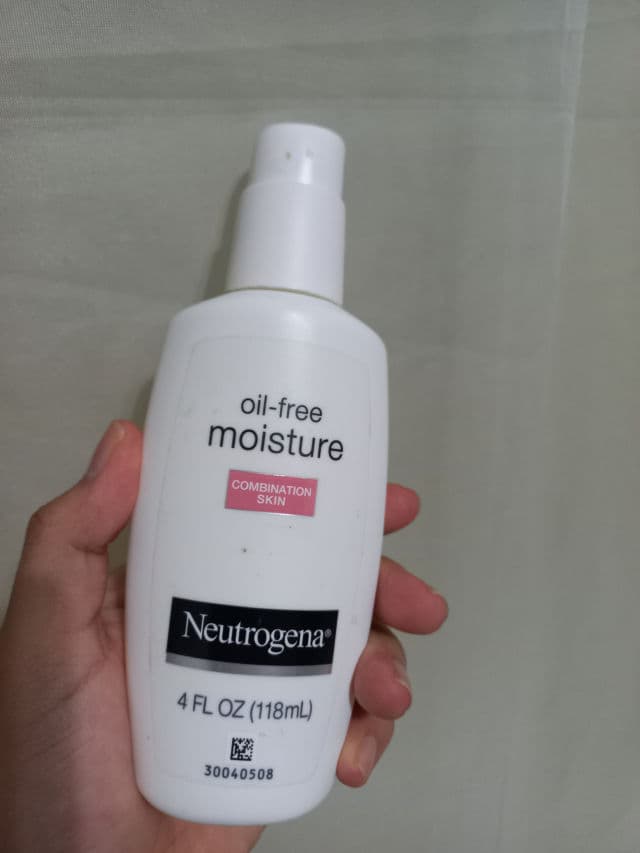 Neutrogena Oil-Free Moisture Combination Skin review photo by AdrianaGarcia