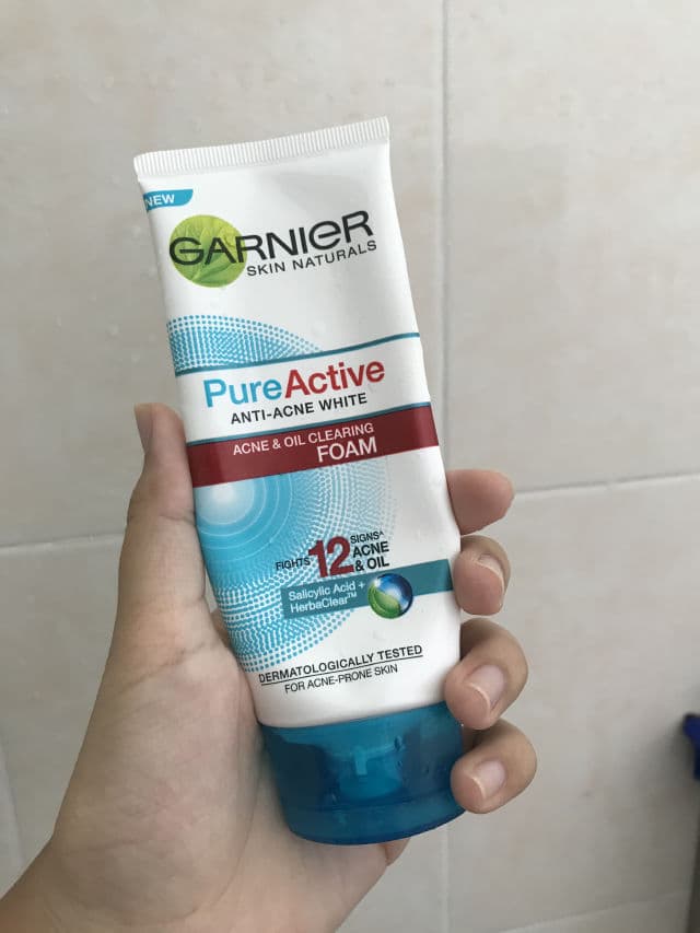 Garnier Pure Active Anti-Acne White Acne & Oil Cleansing Foam review photo by Adrianaa19