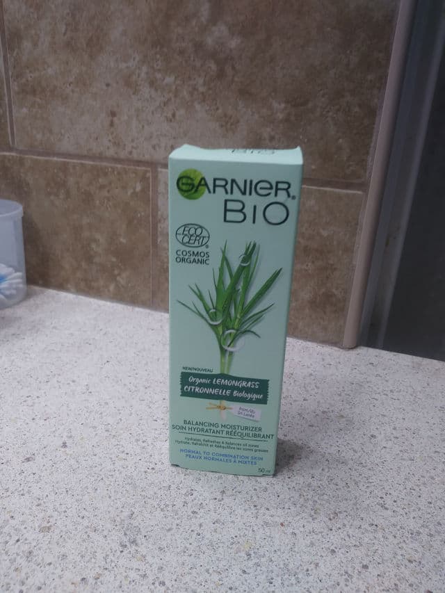 Garnier BIO Lemongrass Balancing Moisturizer review photo by Aerowynn