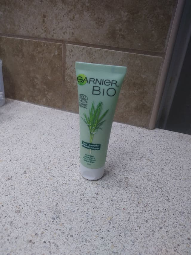 Garnier BIO Lemongrass Balancing Moisturizer review photo by Aerowynn