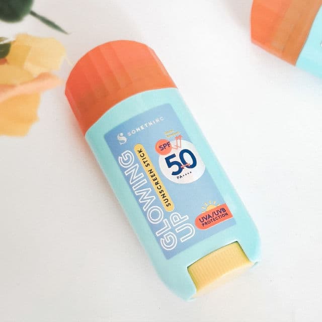 Somethinc Glowing Up Sunscreen Stick SPF 50+ PA ++++ review photo by Afandi