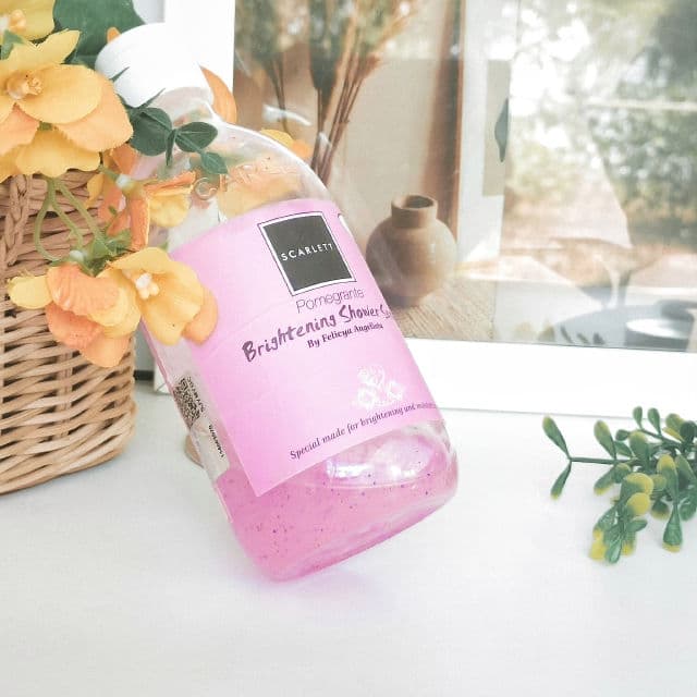 Scarlett Whitening Brightening Shower Scrub Pomegranate  review photo by HilalAfandi