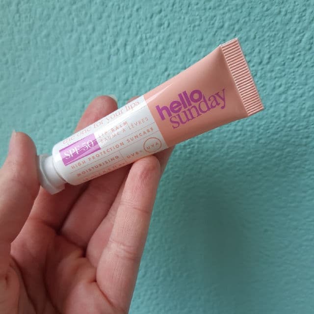 Hello Sunday The One For Your Lips review photo by Aicha