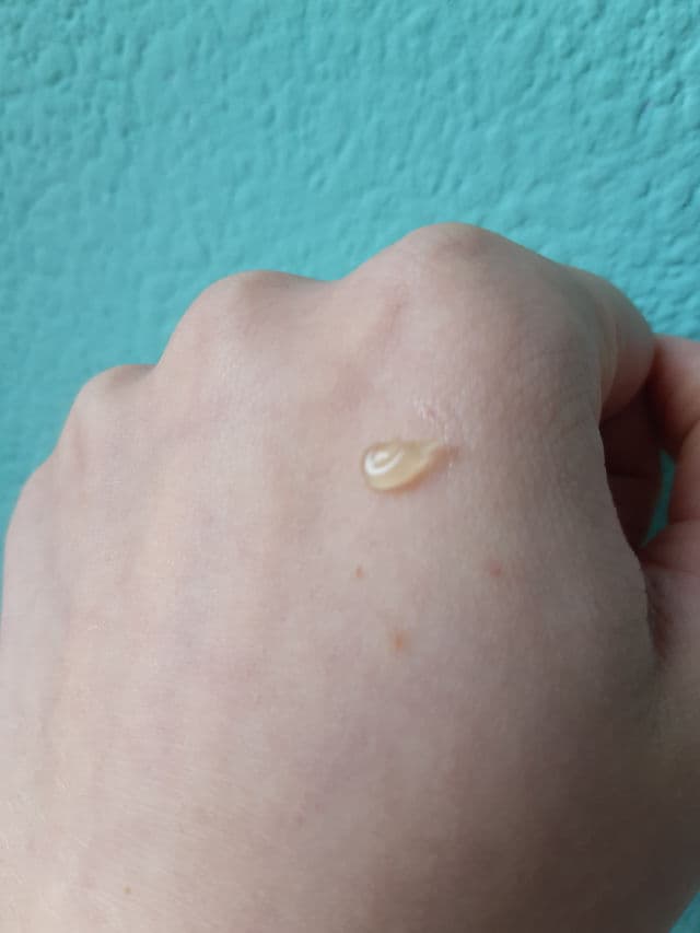 Hello Sunday The One For Your Lips review photo by Aicha