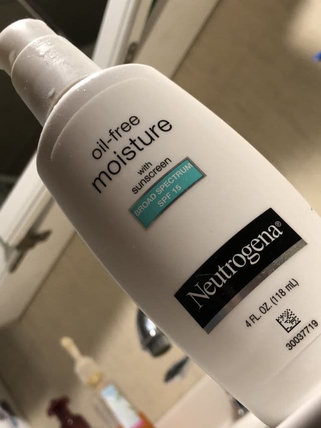 Neutrogena Moisture SPF15 review photo by Ajsensitiveskincare