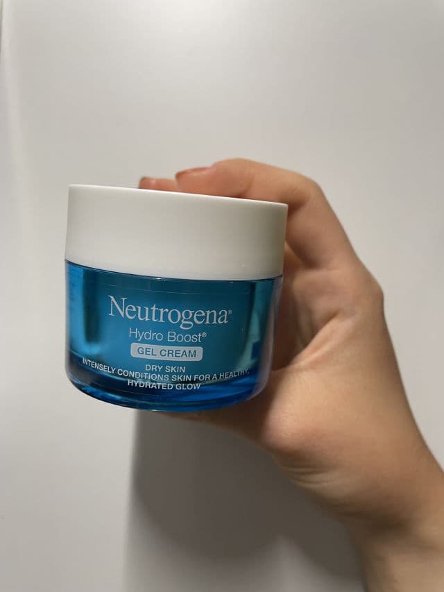 Neutrogena Hydro Boost Gel Cream for Dry Skin review photo by Alexandra3