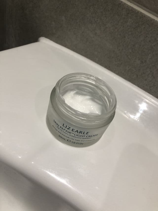 Liz Earle Naturally Active Skin Care Skin Repair Light Cream review photo by AliceB