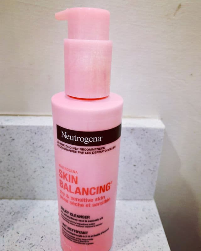 Neutrogena Skin Balancing Milky Cleanser for Dry Skin review photo by Alisha143