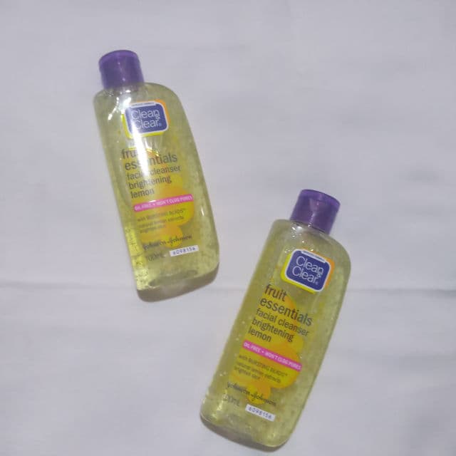 Clean & Clear Fruit Essentials Facial Cleanser - Brightening Lemon review photo by AmaliaAnnufus