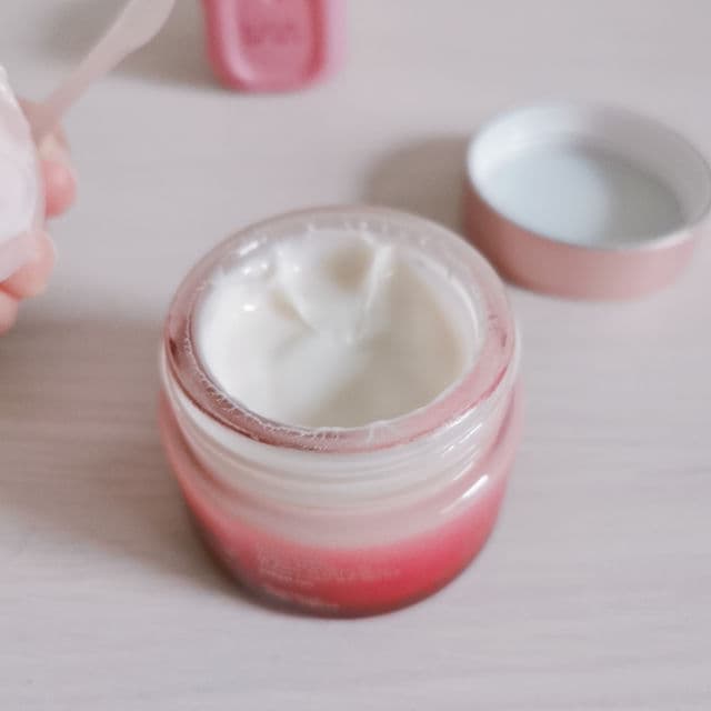 Jurlique Herbal Recovery Signature Moisturising Cream review photo by Ambitiouspiglet