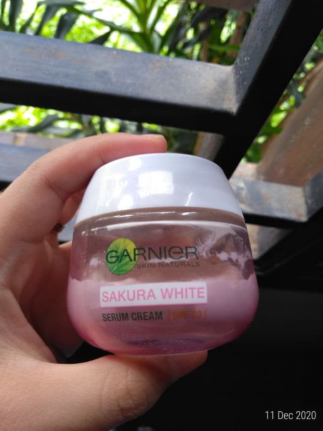 Garnier Sakura White Pinky Radiance & Smooth Pores Whitening Serum Cream SPF21/PA+++ review photo by Annisadivi