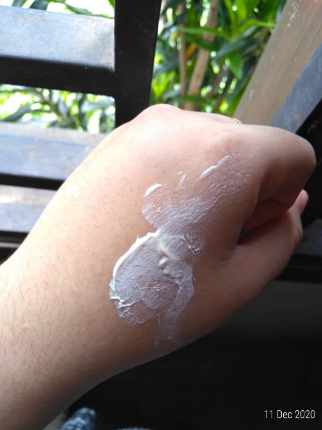 Garnier Sakura White Pinky Radiance & Smooth Pores Whitening Serum Cream SPF21/PA+++ review photo by Annisadivi