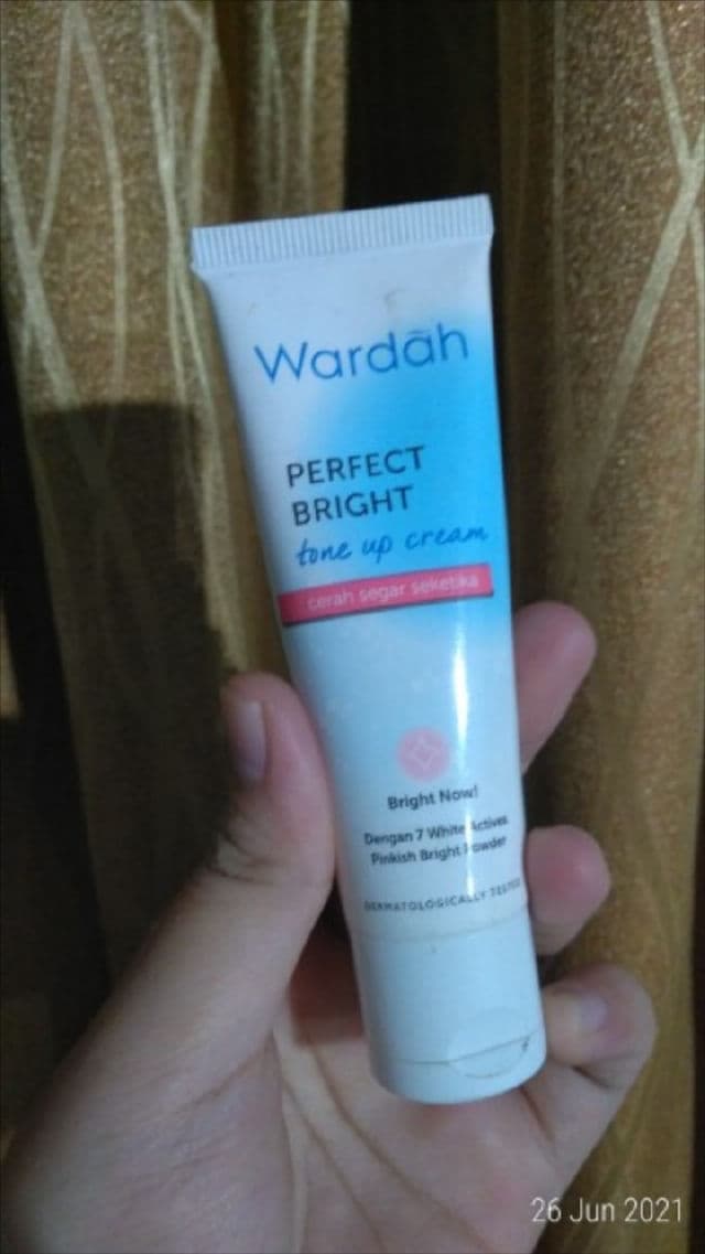 Wardah Perfect Bright Tone Up review photo by Annisadivi