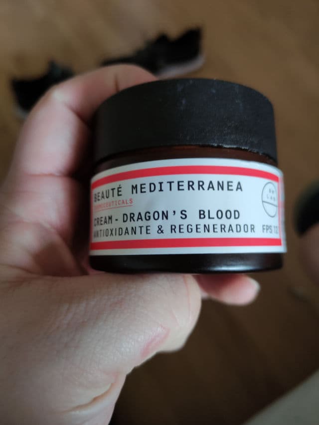 Beauté Mediterranea Dragon’s Blood Regenerative Anti-age Cream SPF 12 review photo by AntoAnthos