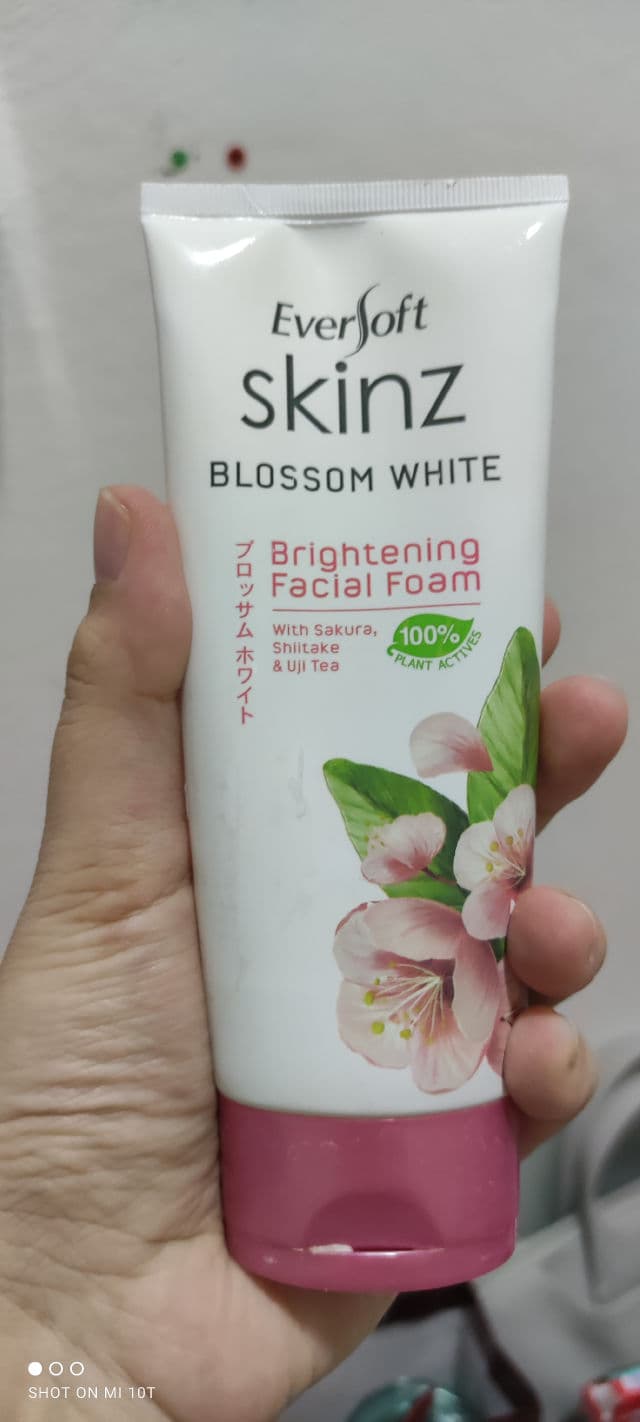 Eversoft Blossom White - Brightening Facial Foam review photo by Ariesse93