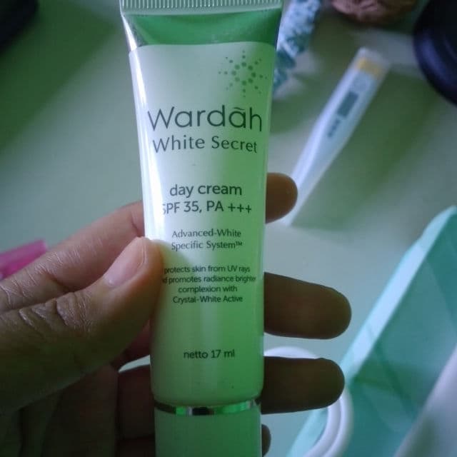 Wardah Wardah White Secret Day Cream review photo by Ashaaaaa