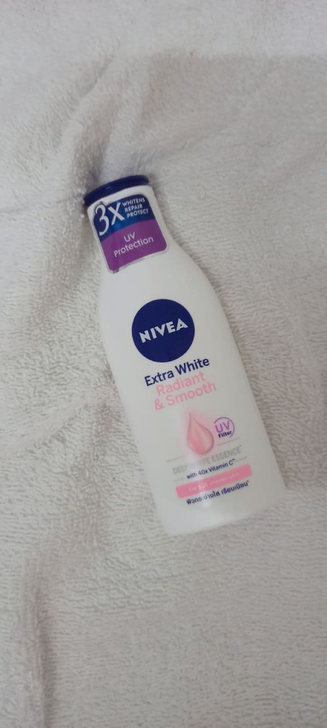 Nivea Extra White Radiant & Smooth Lotion review photo by AshleyThai