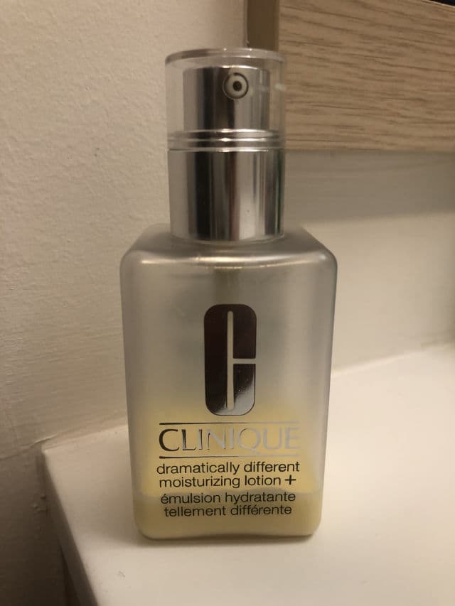 Clinique Dramatically Different Moisturizing Lotion+ review photo by Ashleyskinlove
