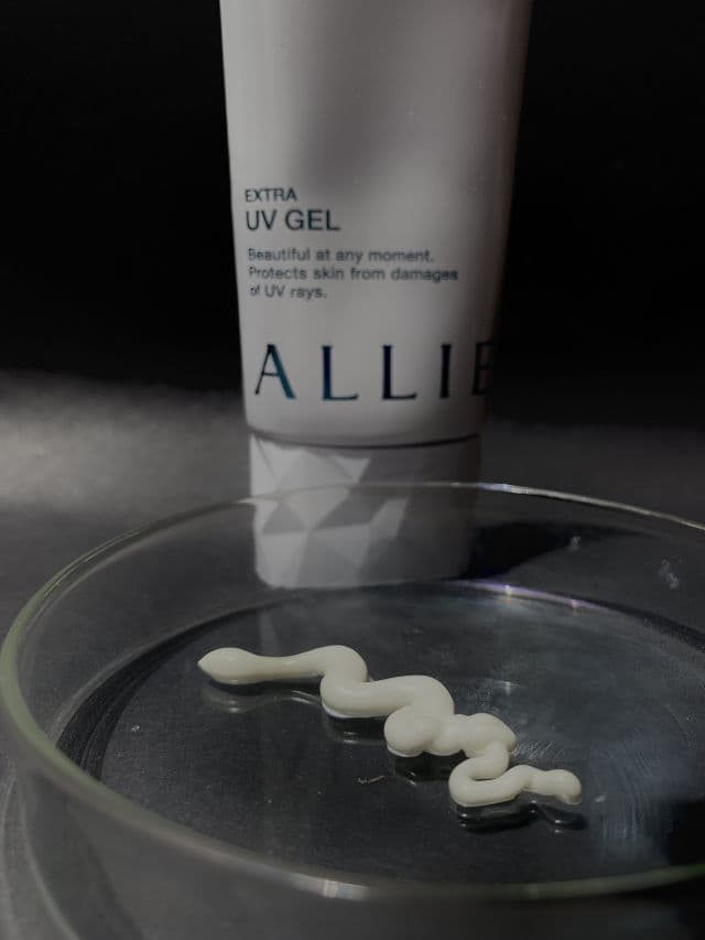 Allie Kanebo Extra UV Gel SPF50+ PA++++ review photo by Ashlyn