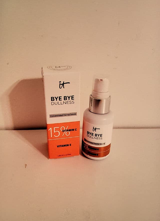 It Cosmetics Bye Bye Dullness Vitamin C Serum review photo by Auroradawn