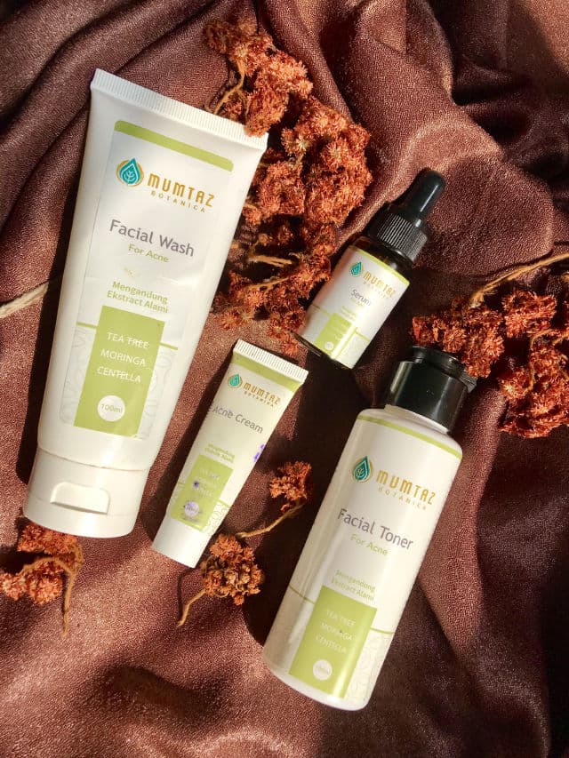 Mumtaz Botanica Acne Cream review photo by Azurine