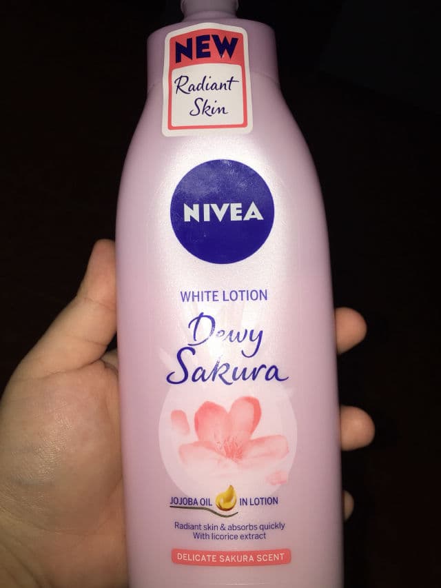Nivea Body Healthy Glow Dewy Sakura Lotion review photo by AyzaRoslan