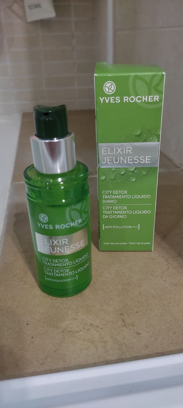 YVES ROCHER Elixir Jeunesse City Detox Liquid Day Care review photo by Bargainholic