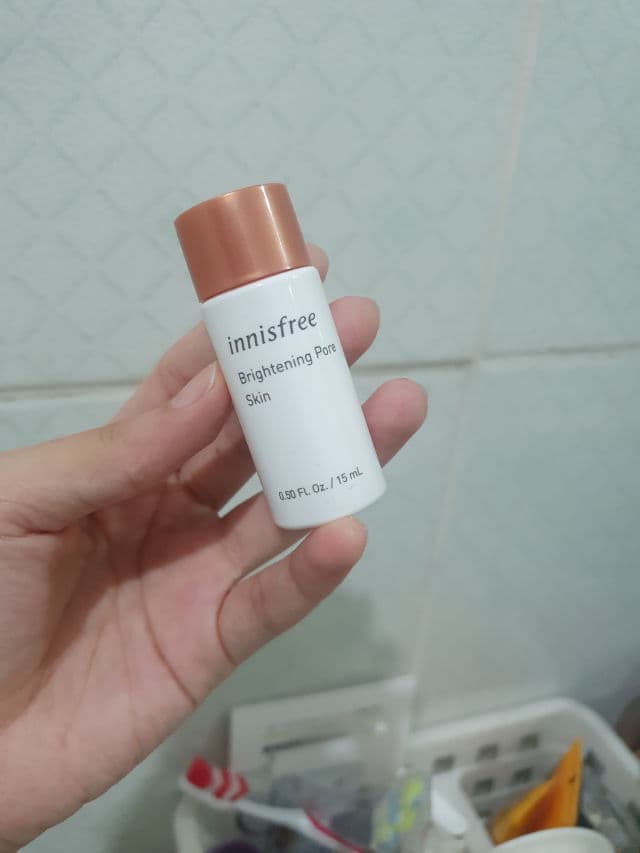 INNISFREE Brightening Pore Skin review photo by Beatriz29