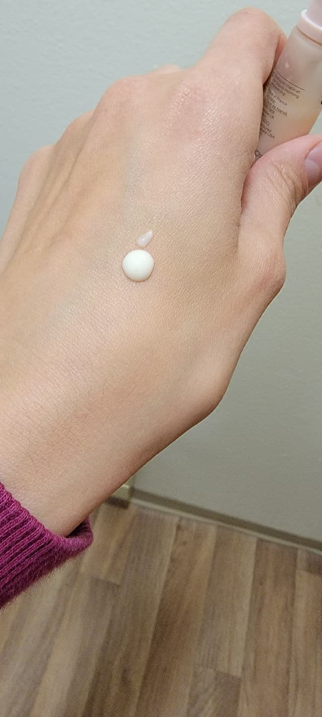 Caudalie Paris Resveratrol Lift Instant Firming Serum review photo by Beautifullady