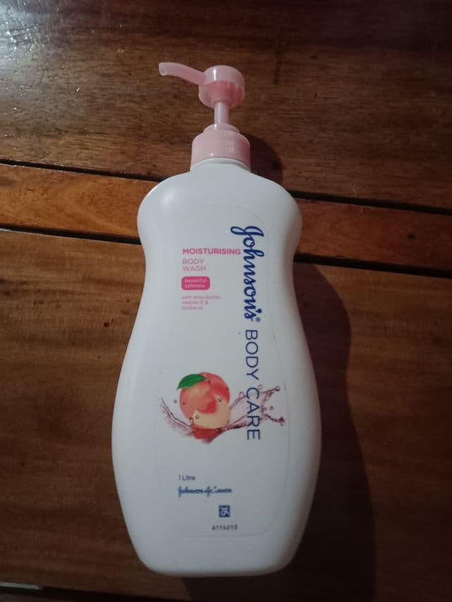 Johnson's Body Care Moisturising Body Wash review photo by Biyangkaaa