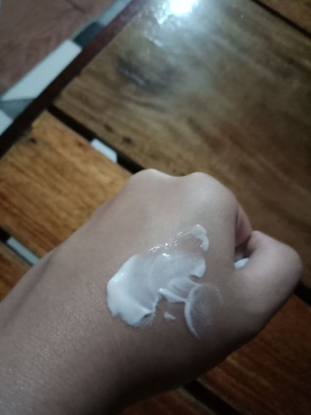 Olay Natural White Light w​/​ UV Protection Whitening Cream review photo by Biyangkaaa