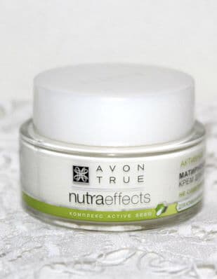 Avon Nutra Effects Mattifying Day Cream SPF 15 review photo by BlondieRS