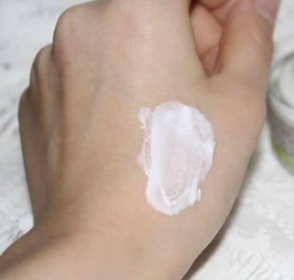 Avon Nutra Effects Mattifying Day Cream SPF 15 review photo by BlondieRS