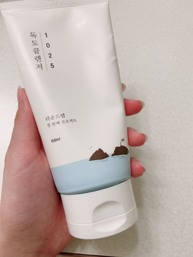 Round Lab 1025 Dokdo Cleanser review photo by DearBoba