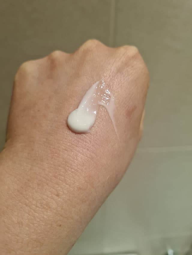BareMinerals Purely Nourishing Moisturizer with RareMinerals ActiveSoil Complex: Combination Skin review photo by Bregh
