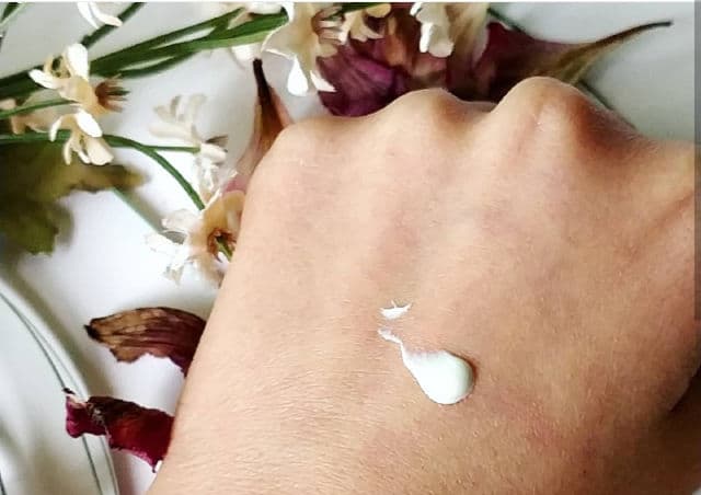 Rootree Mobitherapy UV Sun Shield SPF50+ PA++++ review photo by Buhbles