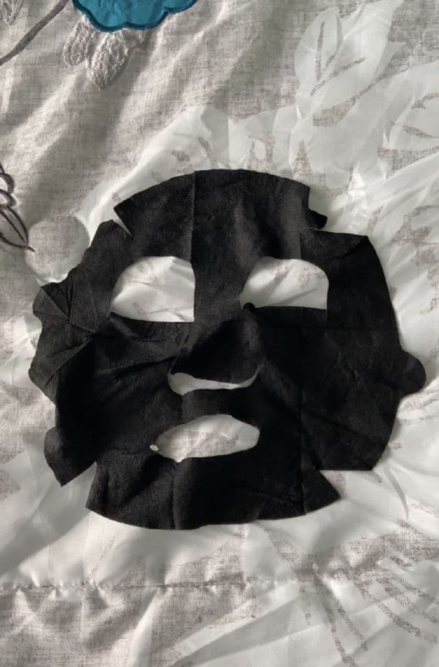 Yes to Tomatoes Detoxifying Charcoal Paper Mask review photo by pasteltulips