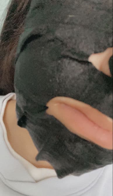 Yes to Tomatoes Detoxifying Charcoal Paper Mask review photo by pasteltulips