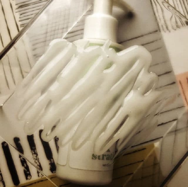 Stratia Velvet Cleansing Milk review photo by Camelliaskinensis