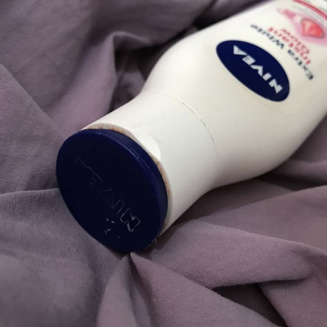 Nivea Extra White Instant Glow Serum review photo by Caretomyskin
