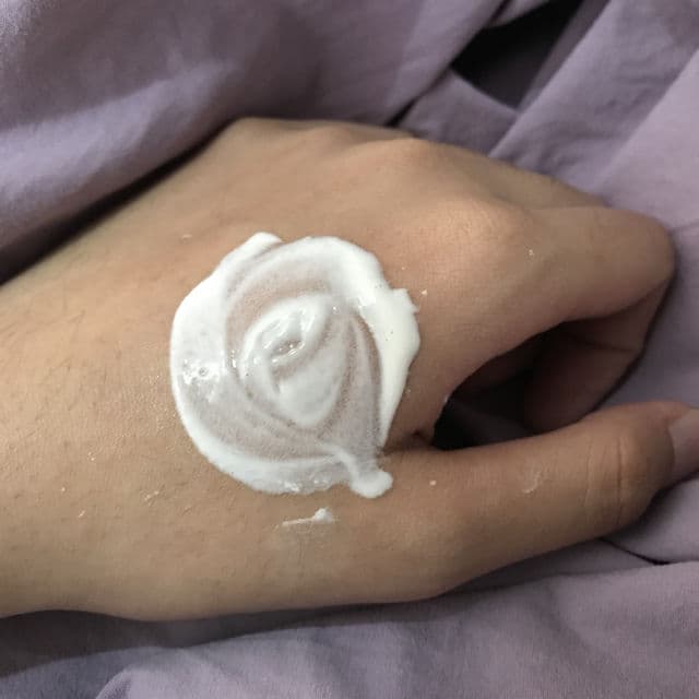 Nivea Extra White Instant Glow Serum review photo by Caretomyskin