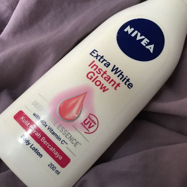 Nivea Extra White Instant Glow Serum review photo by Caretomyskin