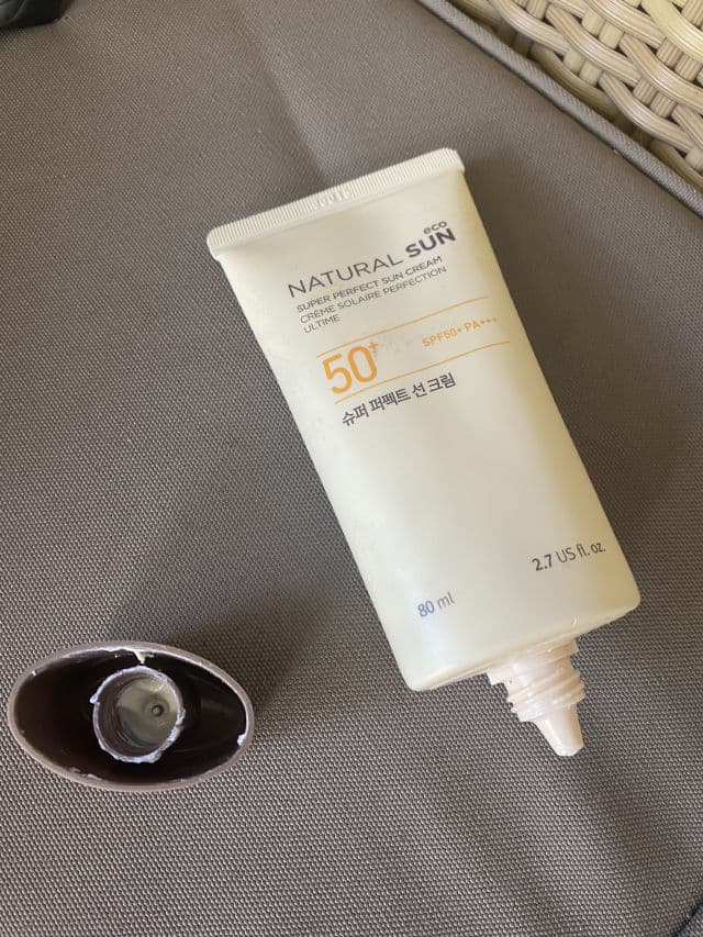 THE FACE SHOP Natural Sun Eco Super Perfect Sun Cream SPF50+ PA +++  review photo by Cecileetobelix
